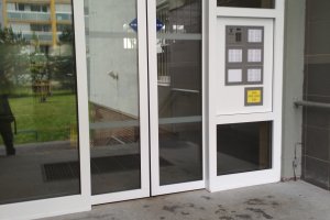 Nové automatické vstupní dveře