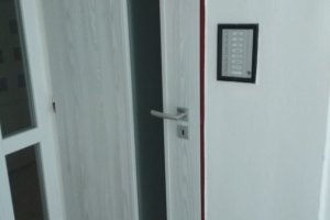 Nové dveře do sanitárního a požárního úseku